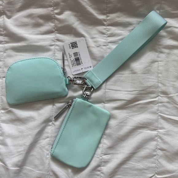 3&4 Lululemon Dual Pouch Wristlet - Ideal Mint - Picture 6 of 7